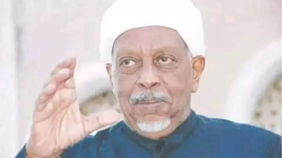الميرغني يحذر نائبة  نائبة عن العمل خارج مؤسسات الحزب