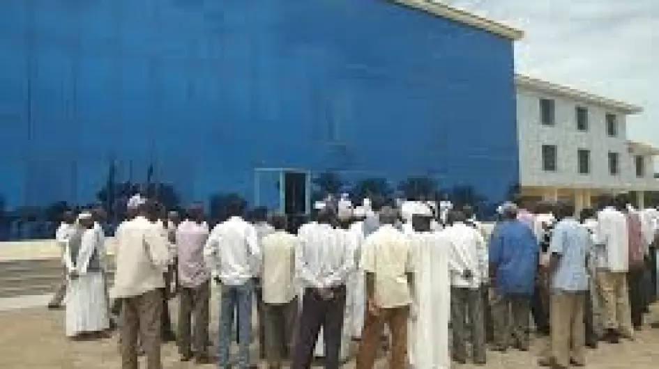 معلمو القضارف يطالبون بتسليمهم دار المعلمين