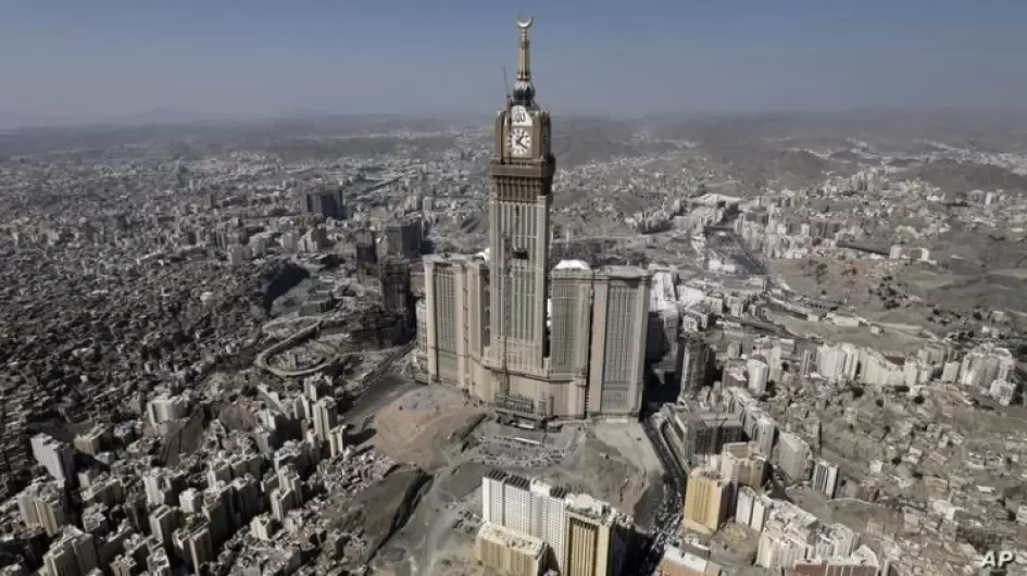 Tallest-Skyscraper-Photo-Gallery-750x430