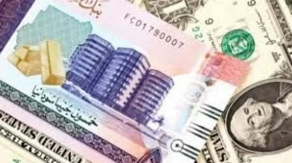 تباين سعر الدولار في البنوك والسوق السوداء