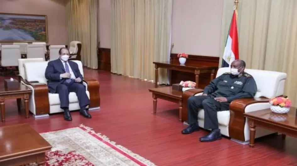 -ارشيفية لقاء البرهان وعباس كامل