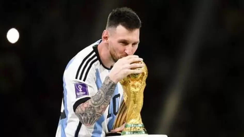 مسيي يقبل كأس العالم