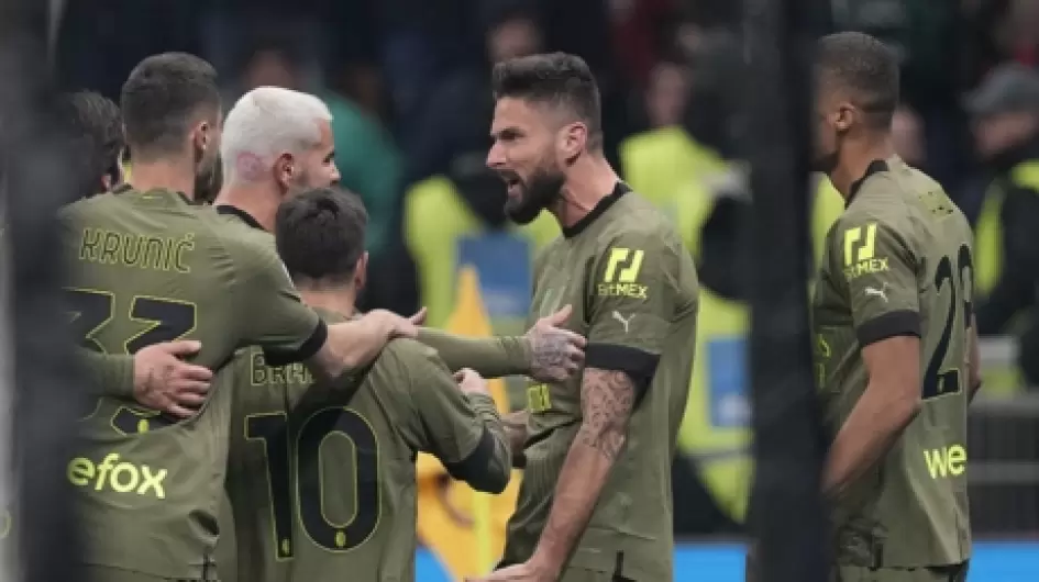 الفرنسي أوليفيه جيرو لاعب فريق ميلان