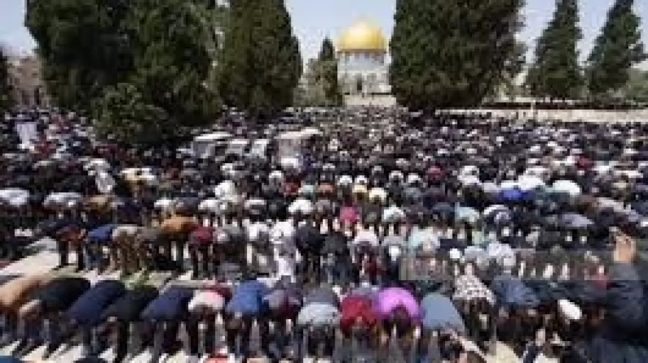 صلاة الجمعة بالاقصى