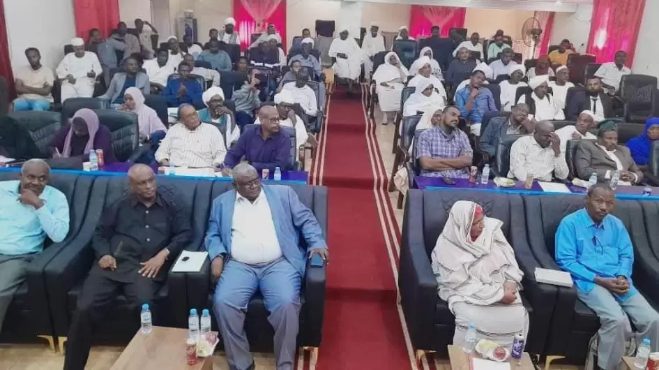 جانب من الحضور لمناقشة ٩ شركات التنافس لإنشاء أسواق لتجار الخرطوم